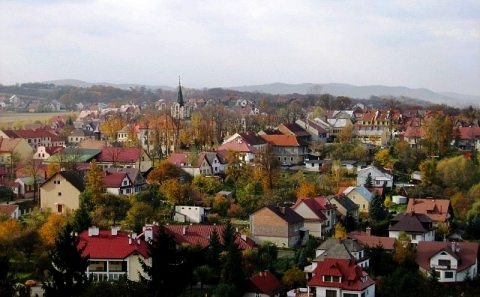 /media/user/images/upload/Turystyka-Historia/Krajobrazy Bochenszcz/Biog-Matejko I/M_9._Nowy_Wisnicz_-_wspolczesna_panorama_miasta.jpg